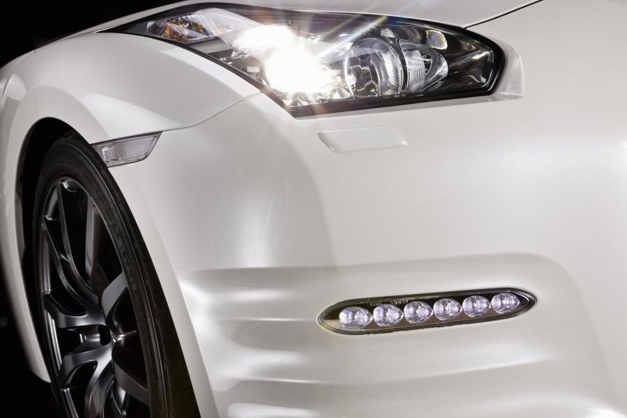  Nissan GT-R 2011 года  (фото 13 из 87)